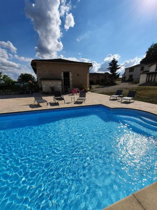 French Farmhouse Retreat With Pool & Superb Views. Blanzac  Esterno foto