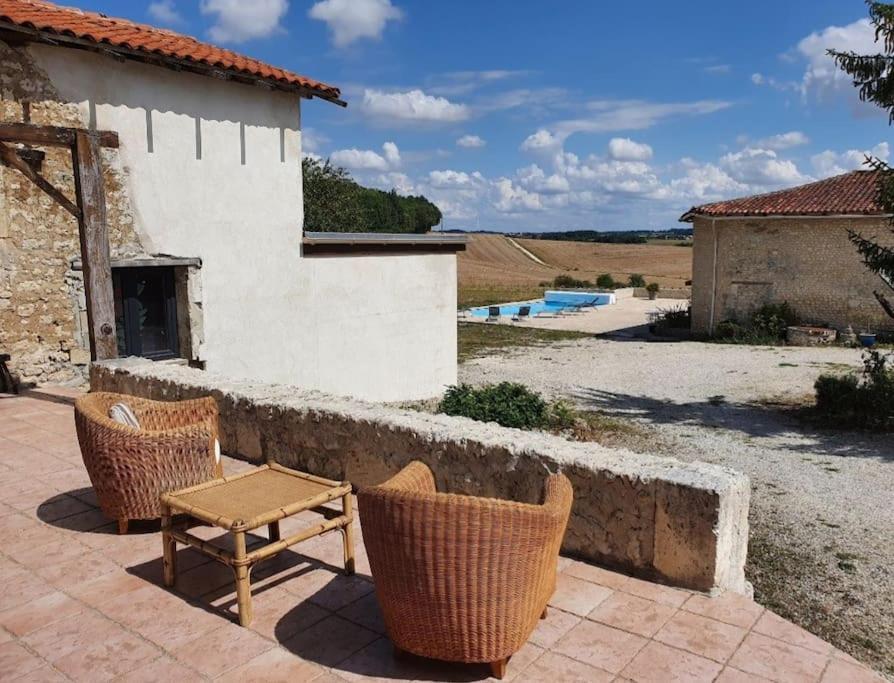 French Farmhouse Retreat With Pool & Superb Views. Blanzac  Esterno foto