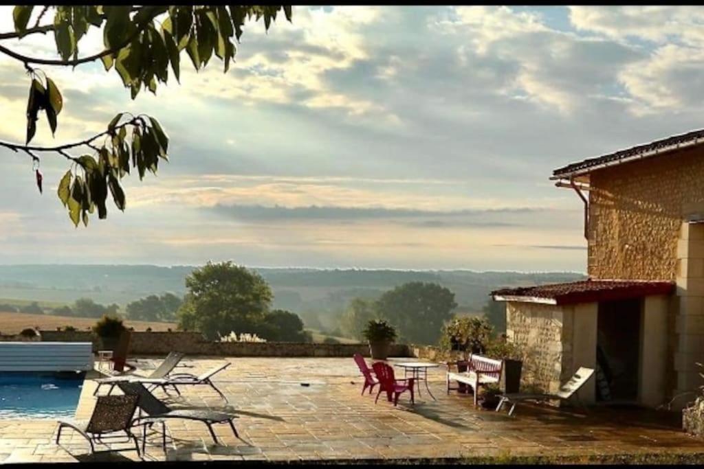 French Farmhouse Retreat With Pool & Superb Views. Blanzac  Esterno foto