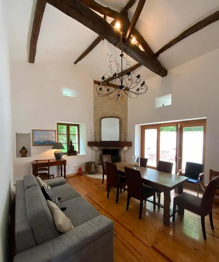 French Farmhouse Retreat With Pool & Superb Views. Blanzac  Esterno foto