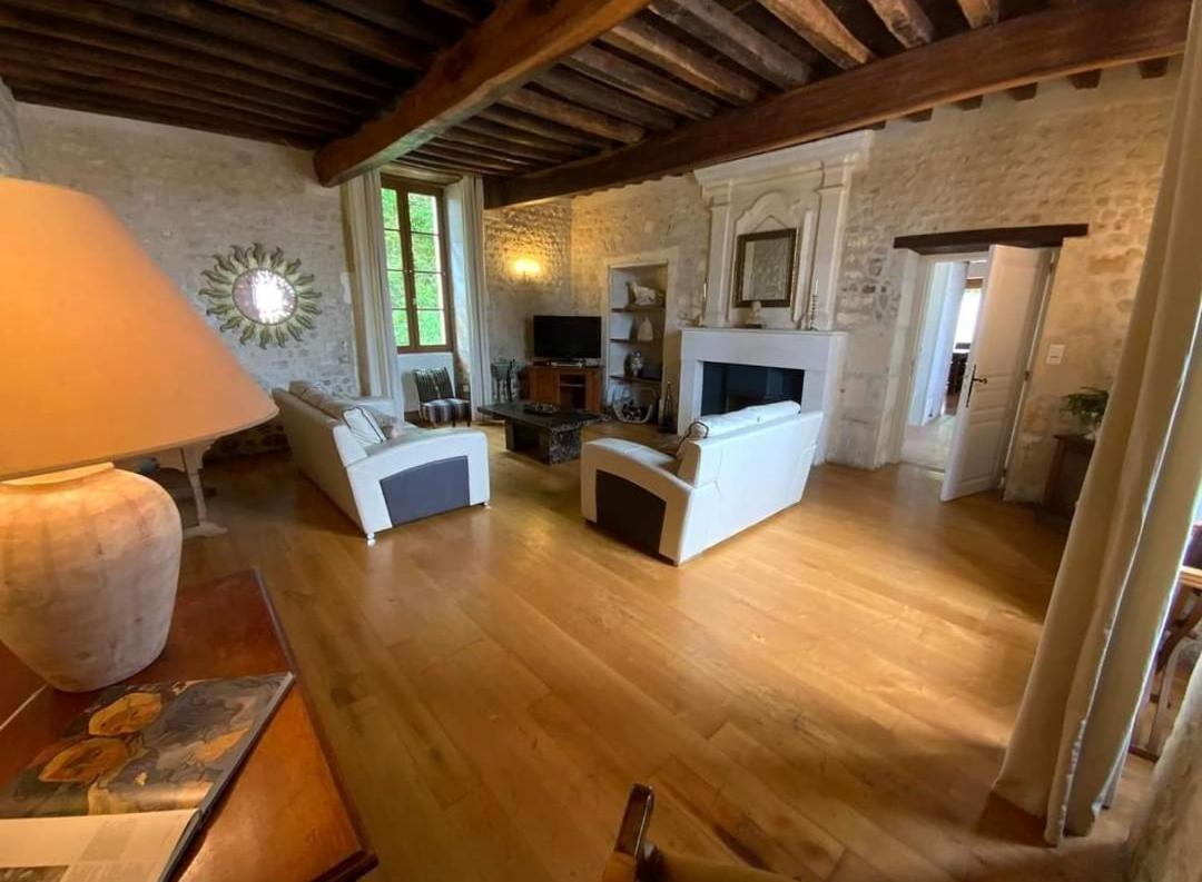 French Farmhouse Retreat With Pool & Superb Views. Blanzac  Esterno foto