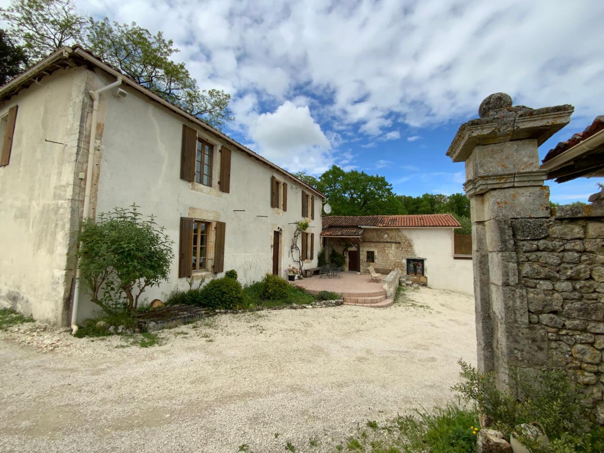 French Farmhouse Retreat With Pool & Superb Views. Blanzac  Esterno foto