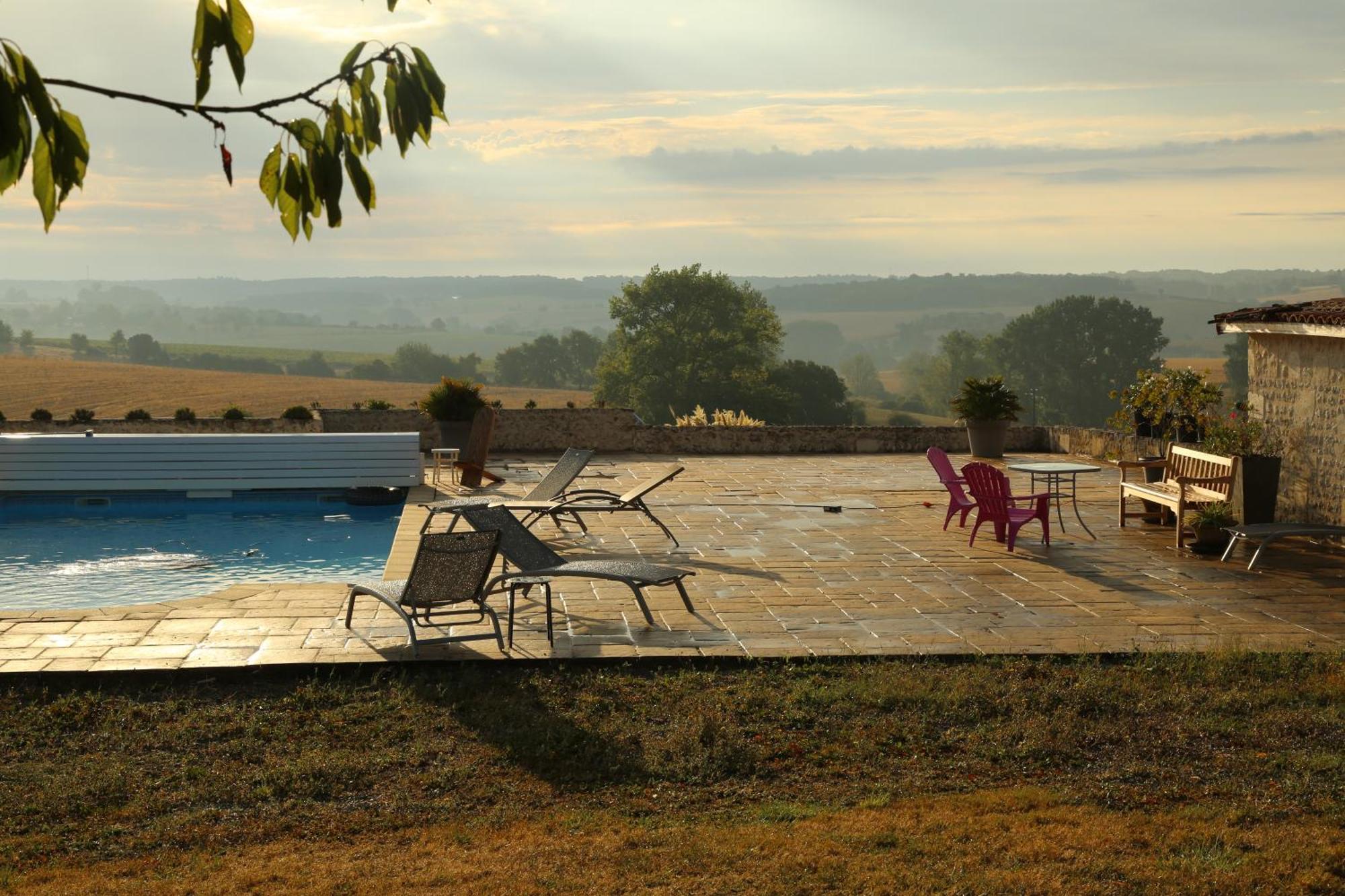 French Farmhouse Retreat With Pool & Superb Views. Blanzac  Esterno foto